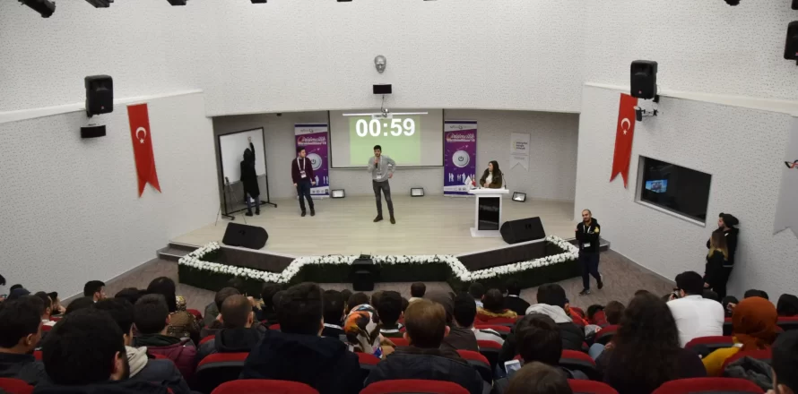 Üniversitemiz ve Düzce Teknopark işbirliğiyle düzenlenen “Girişimcilik Maratonu Düzce ’18” etkinliğinin ilk bölümü, üç gün süren yoğun bir çalışma temposunun ardından sona erdi. (1)