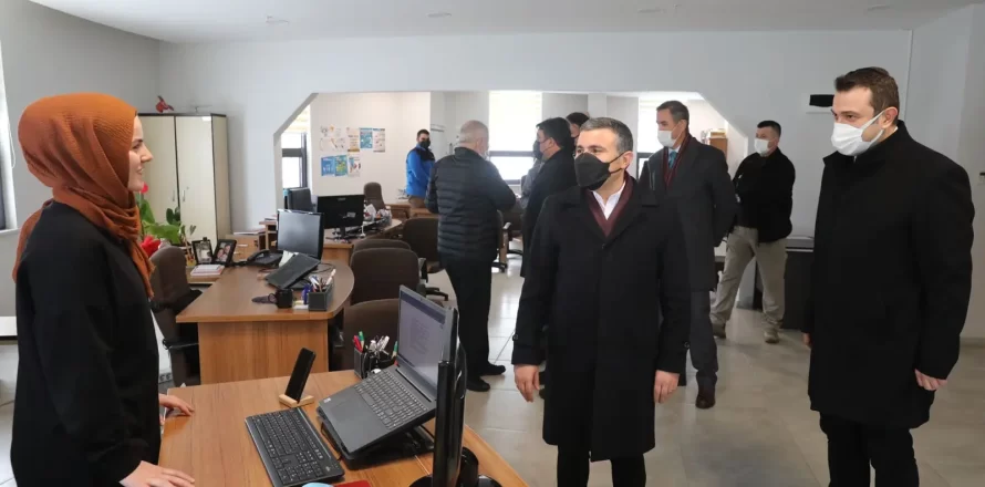 duzce-valimiz-cevdet-atay-vali-yrd-yakup-tatoglu-ve-iskur-duzce-il-muduru-ferhat-acar-teknoparkimizi-ziyaret-etti